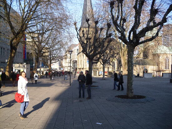 Eine typische Einkaufsstrae Foto